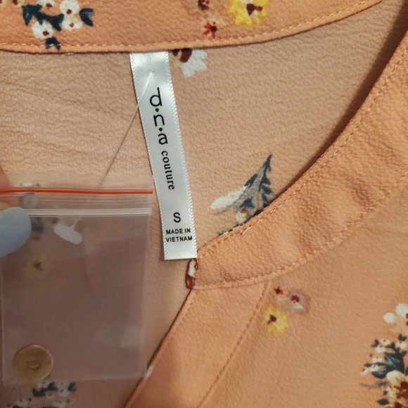 Floral blouse, never worn - Picture 2 of 3